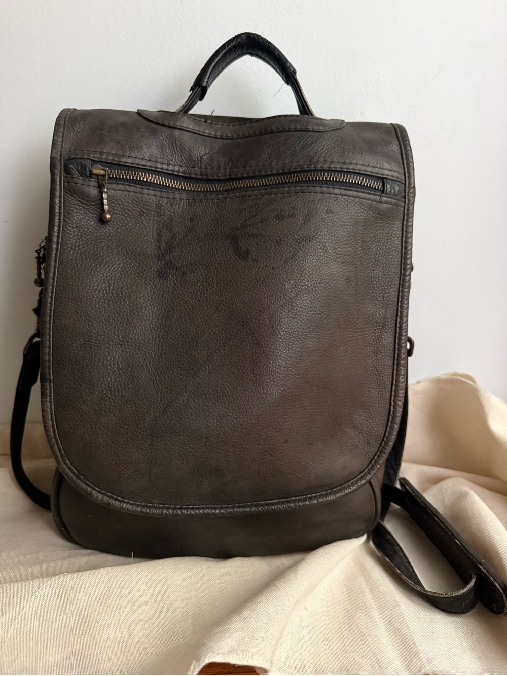 Vintage Distressed Leather Convertible Shoulder Bag Backpack Laptop Work Bag